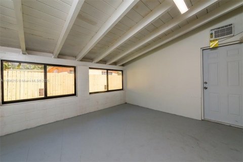 Снять в аренду виллу или дом в Майами, Флорида 3 спальни, 148.64м2, № 1949917 - фото 3