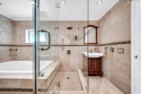 Casa en venta en Miami, Florida, 3 dormitorios, 155.61 m2 № 1890407 - foto 28
