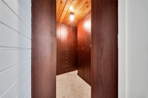 Casa en venta en Miami, Florida, 3 dormitorios, 155.61 m2 № 1890407 - foto 30