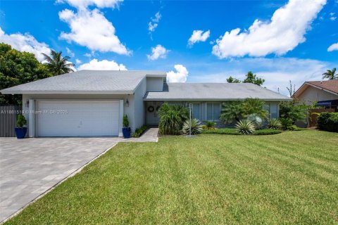 Casa en venta en Miami, Florida, 3 dormitorios, 155.61 m2 № 1890407 - foto 1