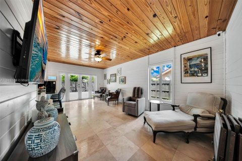 Casa en venta en Miami, Florida, 3 dormitorios, 155.61 m2 № 1890407 - foto 17