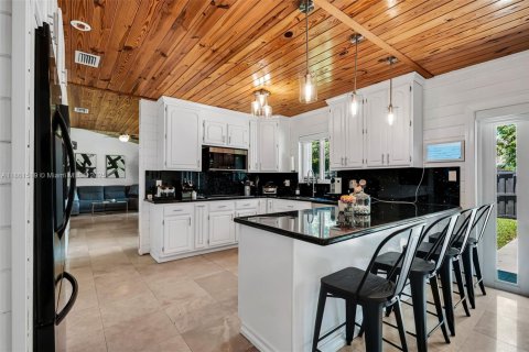 Casa en venta en Miami, Florida, 3 dormitorios, 155.61 m2 № 1890407 - foto 13