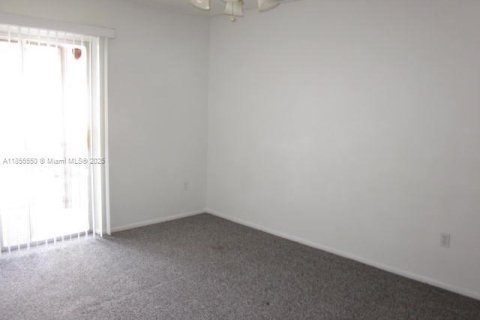 Condominio en alquiler en Miami, Florida, 2 dormitorios, 74.32 m2 № 1892566 - foto 3