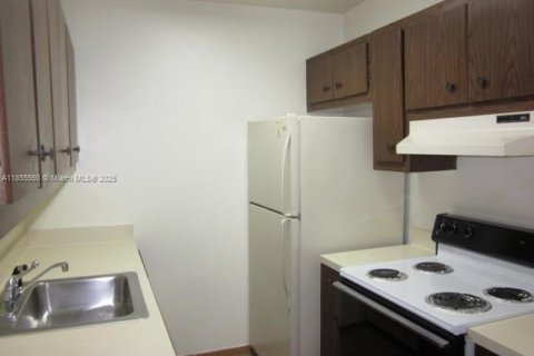 Condominio en alquiler en Miami, Florida, 2 dormitorios, 74.32 m2 № 1892566 - foto 6