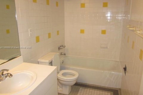 Condominio en alquiler en Miami, Florida, 2 dormitorios, 74.32 m2 № 1892566 - foto 5