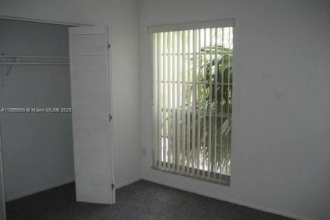 Condominio en alquiler en Miami, Florida, 2 dormitorios, 74.32 m2 № 1892566 - foto 11