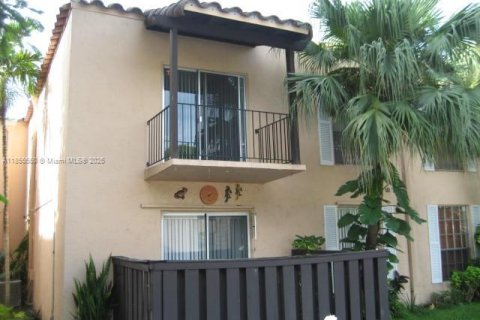 Condominio en alquiler en Miami, Florida, 2 dormitorios, 74.32 m2 № 1892566 - foto 1