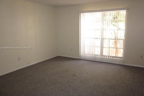 Condominio en alquiler en Miami, Florida, 2 dormitorios, 74.32 m2 № 1892566 - foto 7