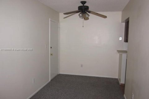 Condominio en alquiler en Miami, Florida, 2 dormitorios, 74.32 m2 № 1892566 - foto 4