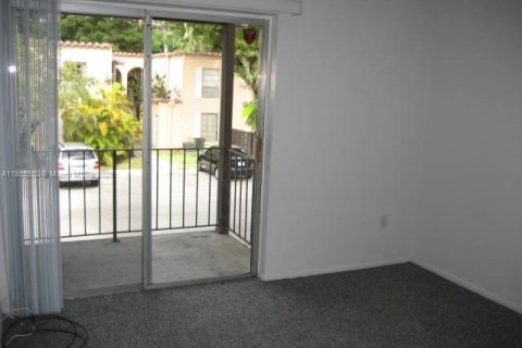 Condominio en alquiler en Miami, Florida, 2 dormitorios, 74.32 m2 № 1892566 - foto 2