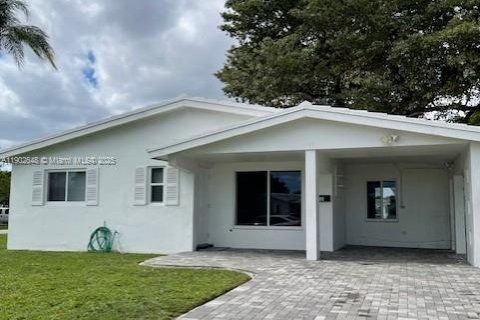 Снять в аренду виллу или дом в Дирфилд-Бич, Флорида 2 спальни, 77.29м2, № 1953031 - фото 1