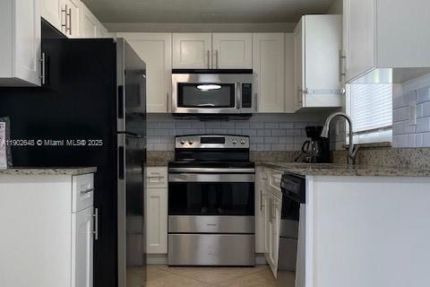 Снять в аренду виллу или дом в Дирфилд-Бич, Флорида 2 спальни, 77.29м2, № 1953031 - фото 4