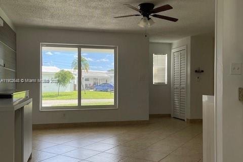 Снять в аренду виллу или дом в Дирфилд-Бич, Флорида 2 спальни, 77.29м2, № 1953031 - фото 3