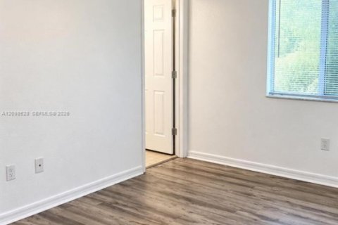 Townhouse in Miami, Florida 4 bedrooms, 154.22 sq.m. № 2393225 - photo 15