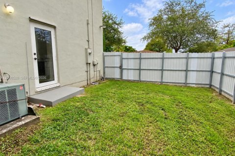 Townhouse in Miami, Florida 4 bedrooms, 154.22 sq.m. № 2393225 - photo 19