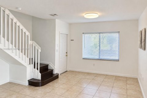 Townhouse in Miami, Florida 4 bedrooms, 154.22 sq.m. № 2393225 - photo 5