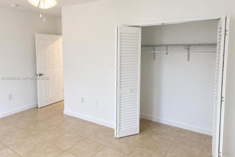 Townhouse in Miami, Florida 4 bedrooms, 154.22 sq.m. № 2393225 - photo 8