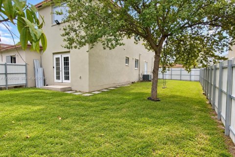 Townhouse in Miami, Florida 4 bedrooms, 154.22 sq.m. № 2393225 - photo 18