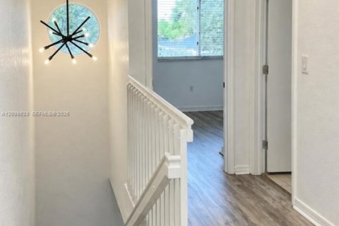 Townhouse in Miami, Florida 4 bedrooms, 154.22 sq.m. № 2393225 - photo 9