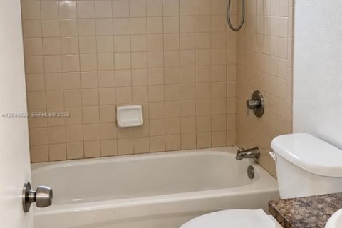 Townhouse in Miami, Florida 4 bedrooms, 154.22 sq.m. № 2393225 - photo 12