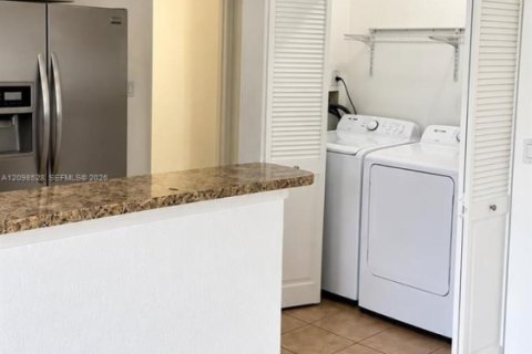 Townhouse in Miami, Florida 4 bedrooms, 154.22 sq.m. № 2393225 - photo 4
