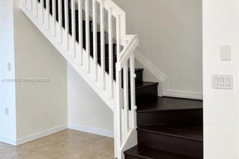 Townhouse in Miami, Florida 4 bedrooms, 154.22 sq.m. № 2393225 - photo 2