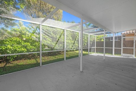 House in Miramar, Florida 3 bedrooms, 143.26 sq.m. № 2331821 - photo 4