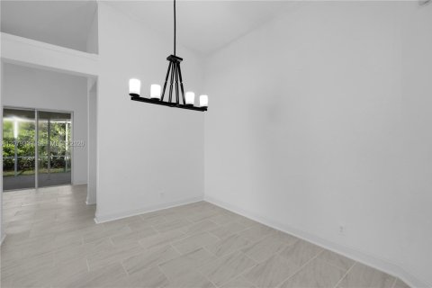 House in Miramar, Florida 3 bedrooms, 143.26 sq.m. № 2331821 - photo 8