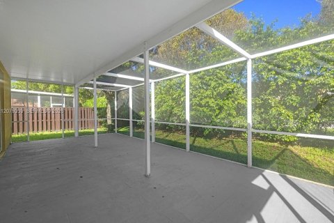 House in Miramar, Florida 3 bedrooms, 143.26 sq.m. № 2331821 - photo 5