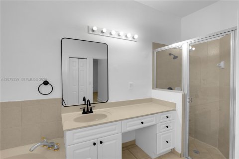 House in Miramar, Florida 3 bedrooms, 143.26 sq.m. № 2331821 - photo 19