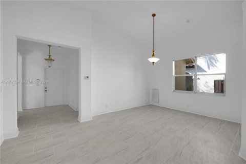 House in Miramar, Florida 3 bedrooms, 143.26 sq.m. № 2331821 - photo 9