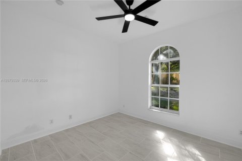 House in Miramar, Florida 3 bedrooms, 143.26 sq.m. № 2331821 - photo 16