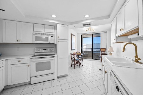 Condo in South Palm Beach, Florida, 2 bedrooms  № 2253132 - photo 9