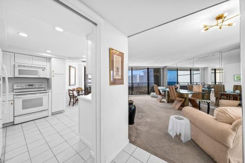 Condo in South Palm Beach, Florida, 2 bedrooms  № 2253132 - photo 4