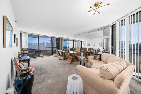 Condo in South Palm Beach, Florida, 2 bedrooms  № 2253132 - photo 5