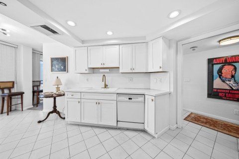 Condo in South Palm Beach, Florida, 2 bedrooms  № 2253132 - photo 11