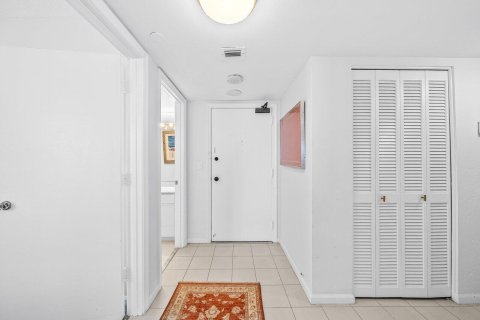 Condo in South Palm Beach, Florida, 2 bedrooms  № 2253132 - photo 3