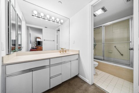 Condo in South Palm Beach, Florida, 2 bedrooms  № 2253132 - photo 21