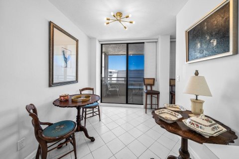 Condo in South Palm Beach, Florida, 2 bedrooms  № 2253132 - photo 12