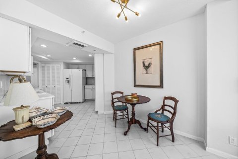 Condo in South Palm Beach, Florida, 2 bedrooms  № 2253132 - photo 13