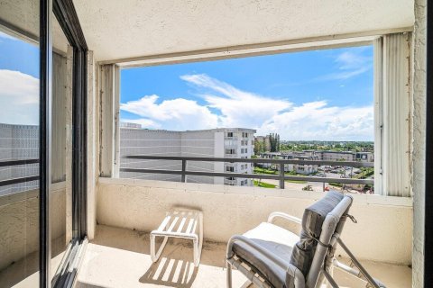 Condo in South Palm Beach, Florida, 2 bedrooms  № 2253132 - photo 17