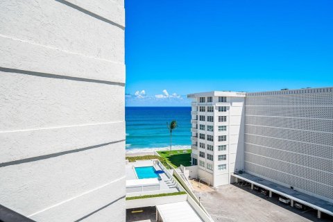 Condo in South Palm Beach, Florida, 2 bedrooms  № 2253132 - photo 25