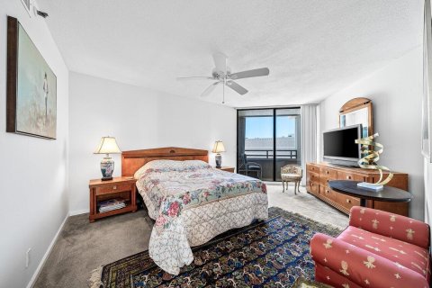 Condo in South Palm Beach, Florida, 2 bedrooms  № 2253132 - photo 19