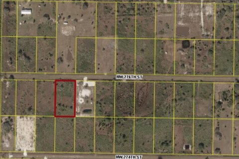 Commercial property in Okeechobee, Florida № 2176700