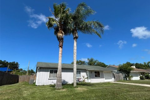 House in Edgewater, Florida 4 bedrooms, 134.15 sq.m. № 1811043 - photo 1