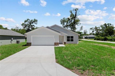 Villa ou maison à Citrus Springs, Floride 3 chambres, 144.18 m2 № 2407052