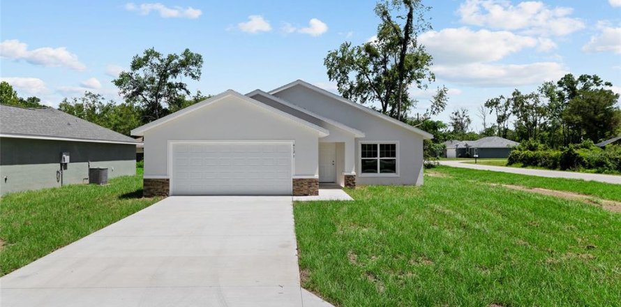 Villa ou maison à Citrus Springs, Floride 3 chambres, 144.18 m2 № 2407052