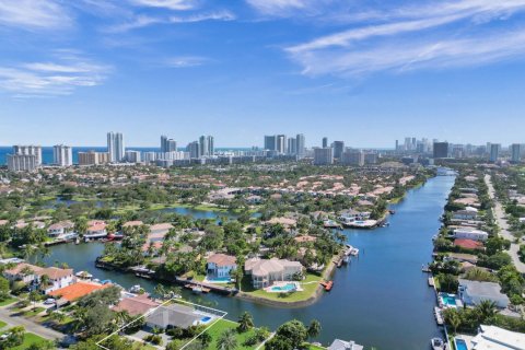 House in Hollywood, Florida 4 bedrooms, 269.04 sq.m. № 1135093 - photo 1