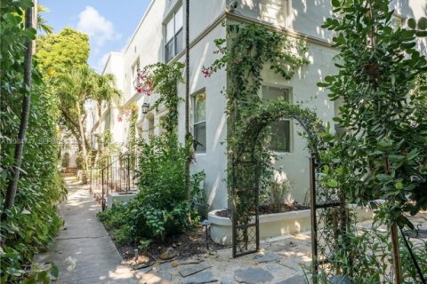 Apartamento en alquiler en Miami Beach, Florida, 2 dormitorios, 92.9 m2 № 2401430 - foto 1