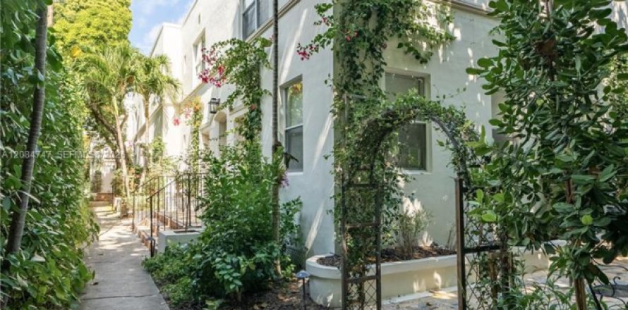 Apartamento en Miami Beach, Florida 2 dormitorios, 92.9 m2 № 2401430